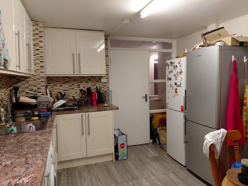 Room Allcroft Road in Greater London