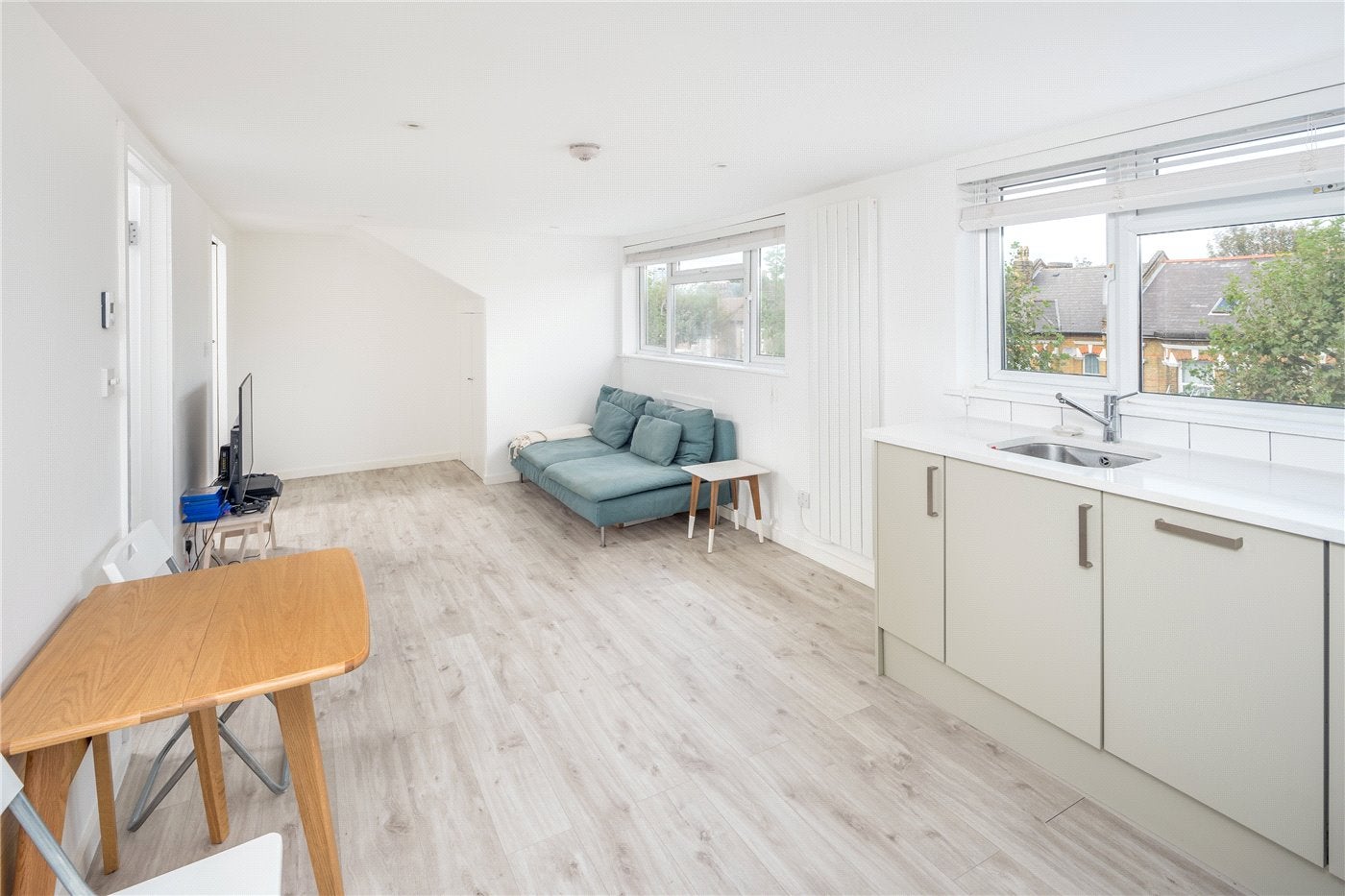 Flat Earlham Grove in Greater London