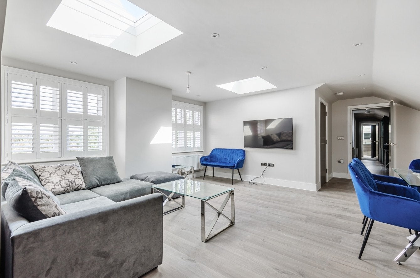 Flat Heron Court in Greater London