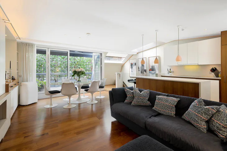 Flat Cadogan Lane in Greater London