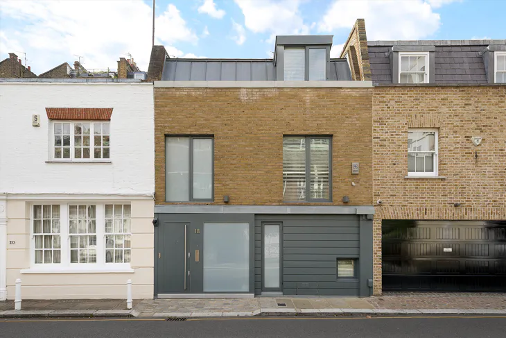 Flat Cadogan Lane in Greater London
