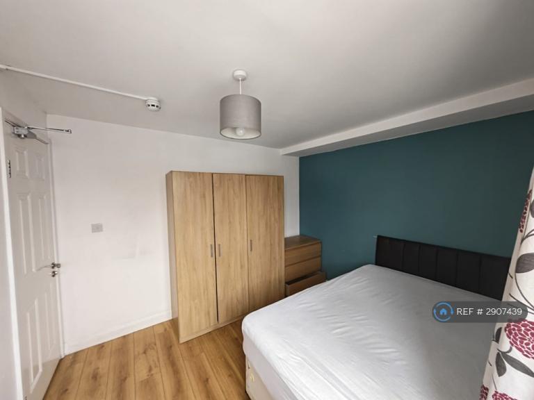 Room Tristram Road in Greater London
