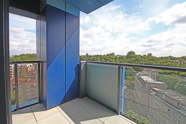 Flat Primrose Way in London