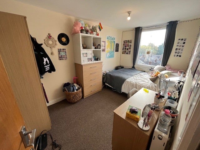 Room Greenbank Road in Liverpool
