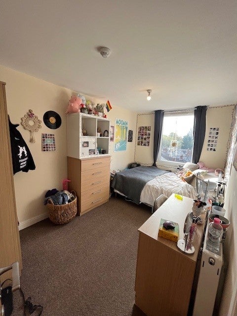 Room Greenbank Road in Liverpool