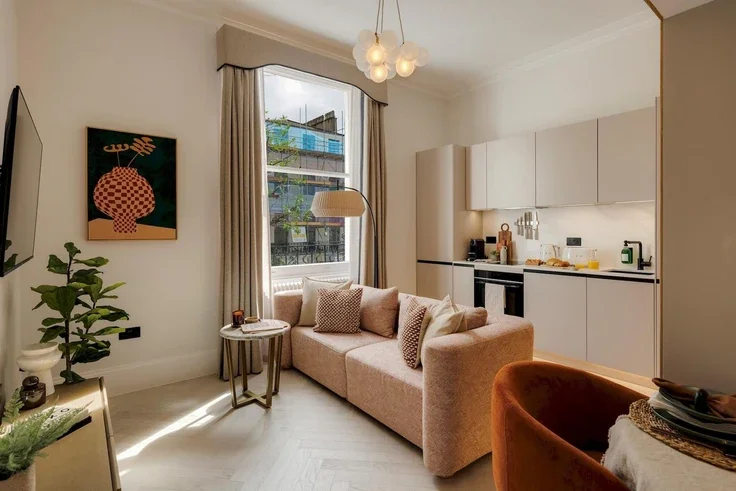 Flat Pembridge Gardens in Greater London