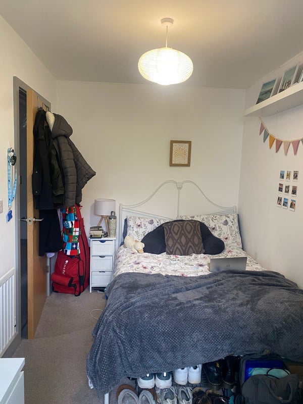 Room Central Road in Bristol