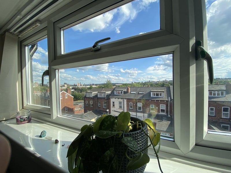 Room Burley Road in Leeds