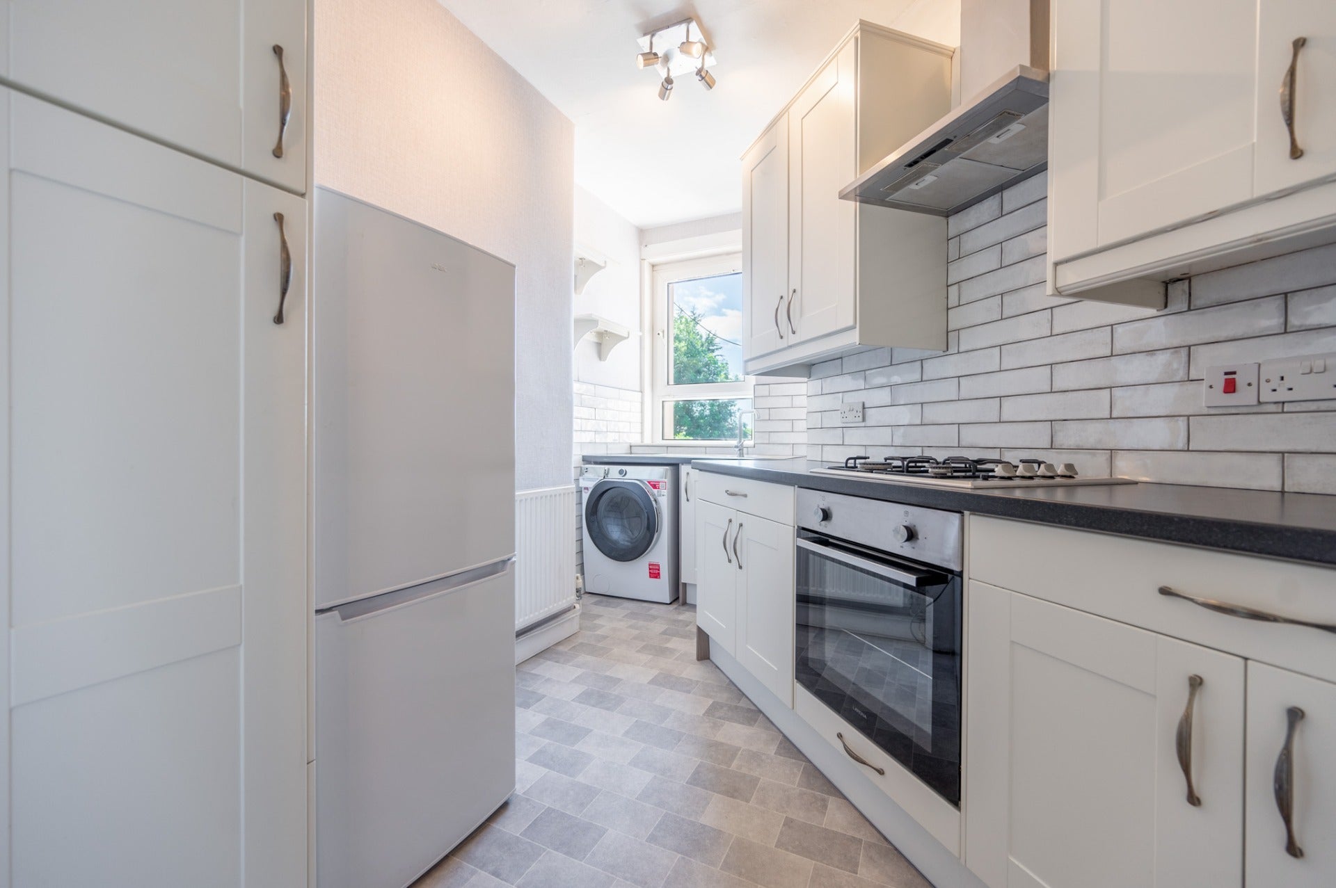 Flat Larchfield Place in Glasgow