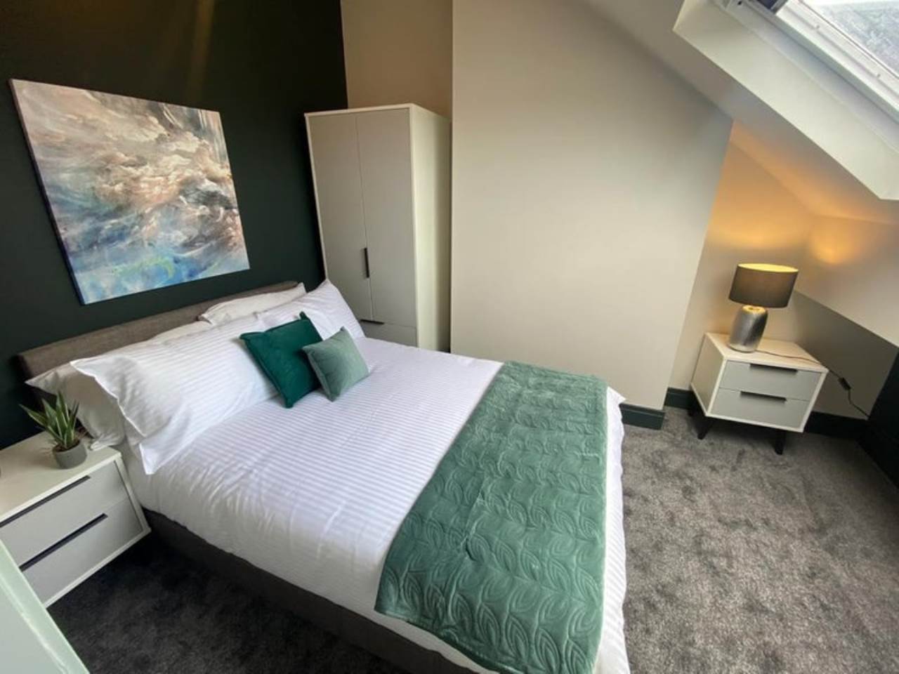 Room Beechwood Road in Leeds