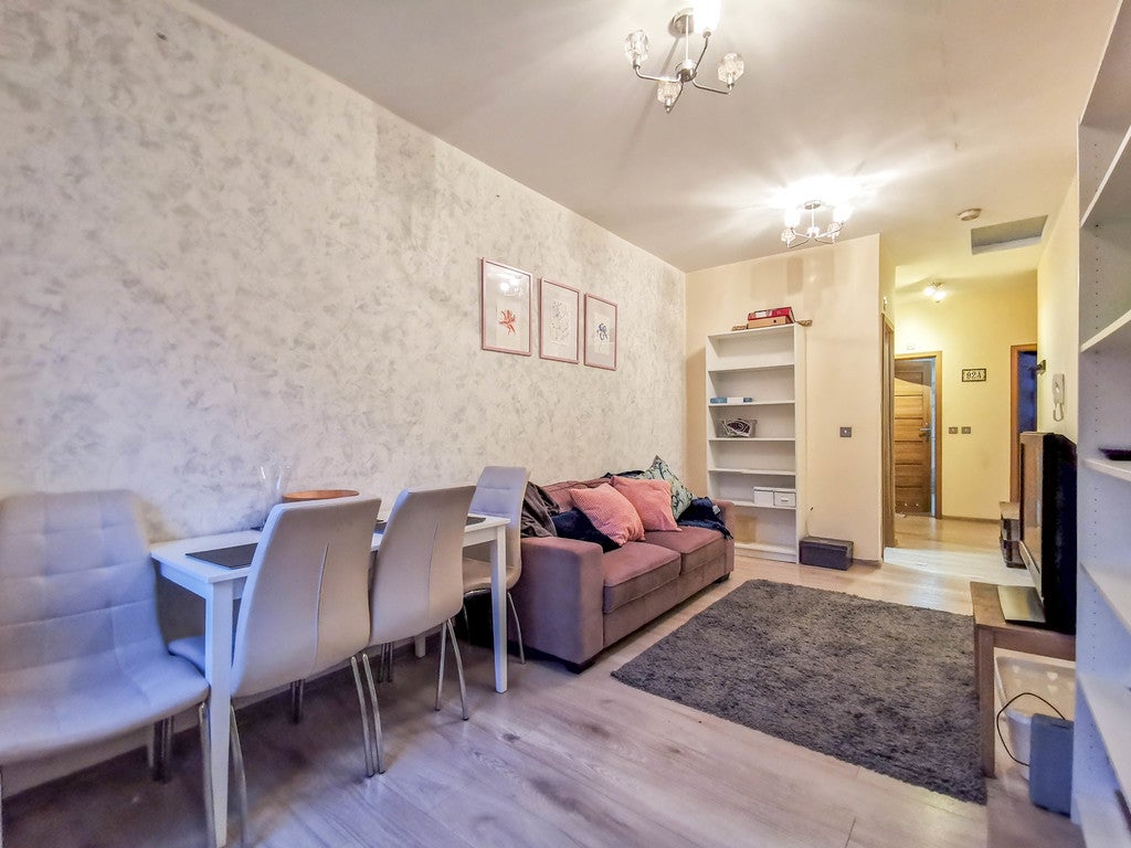 Flat Lomond Close in Greater London