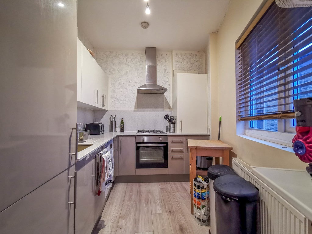 Flat Lomond Close in Greater London