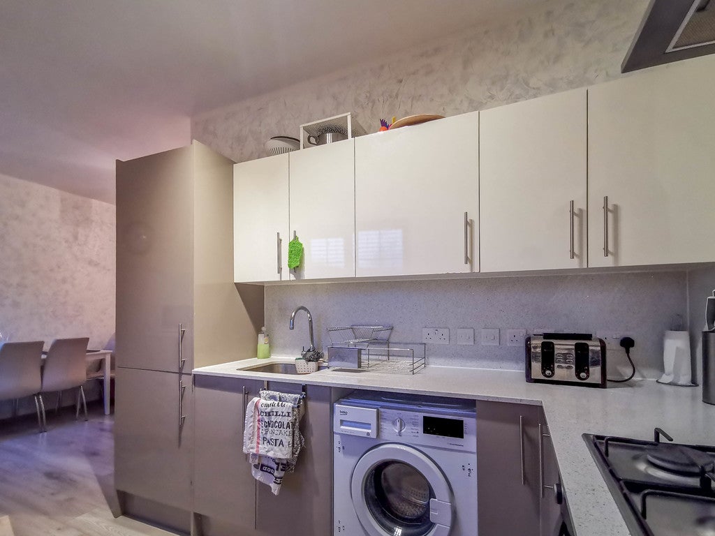 Flat Lomond Close in Greater London