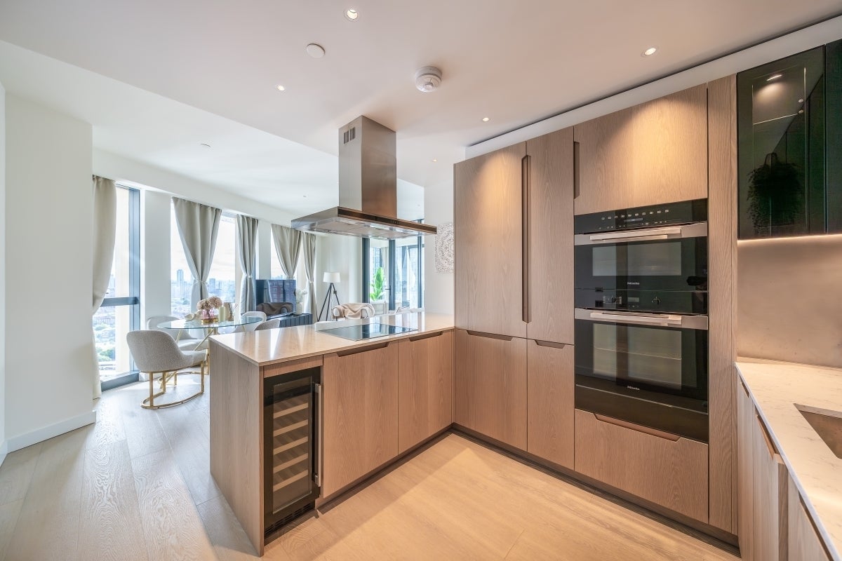 Flat Nine Elms Lane in Greater London
