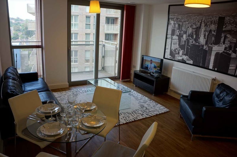 Flat Cornmill Lane in Greater London