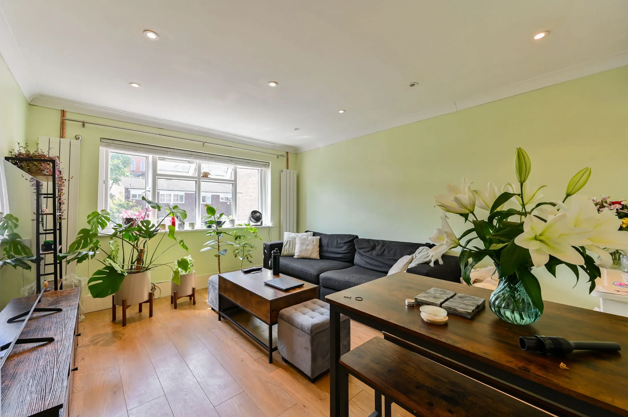 Flat Pountney Road in Greater London