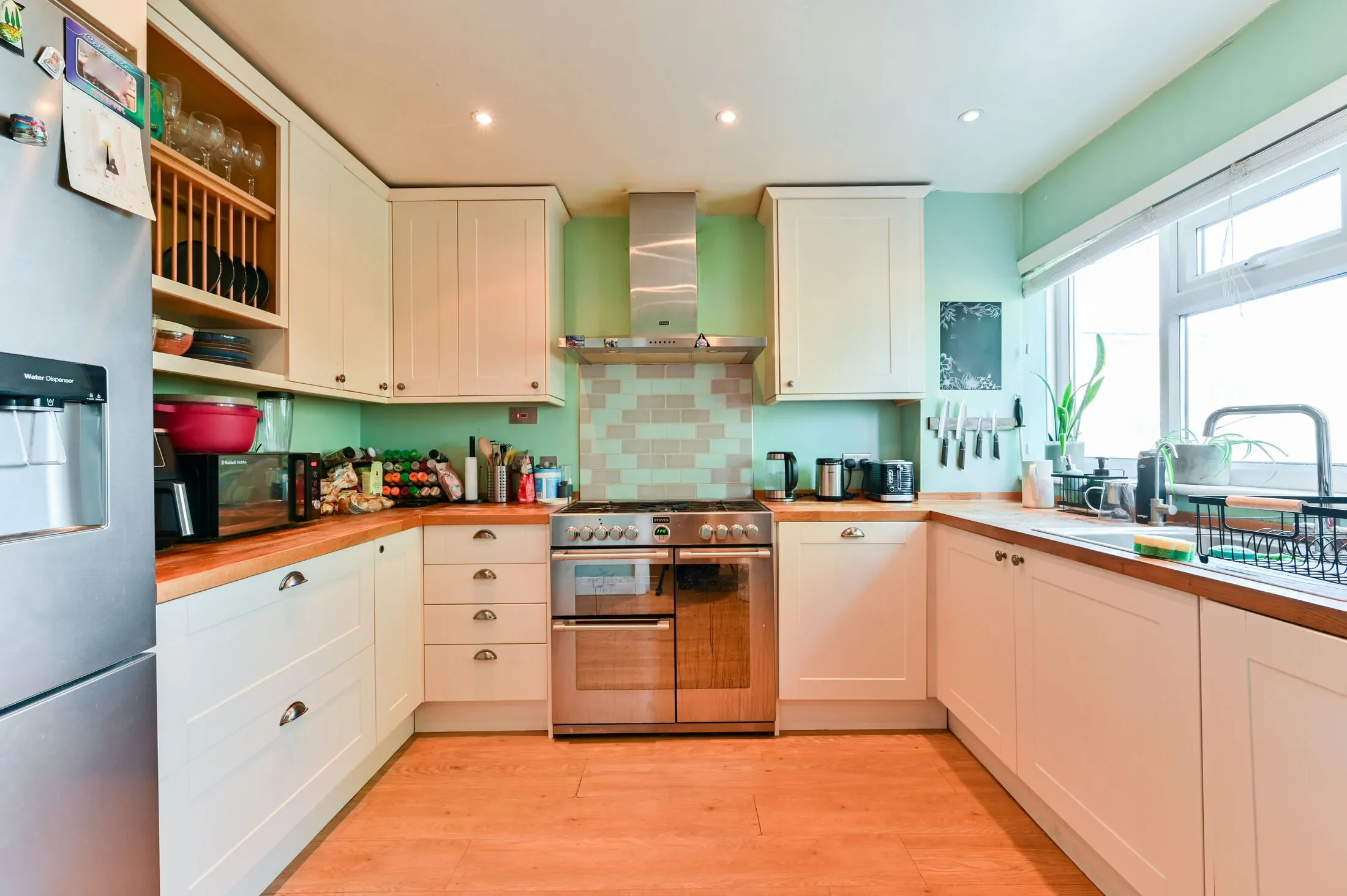 Flat Pountney Road in Greater London