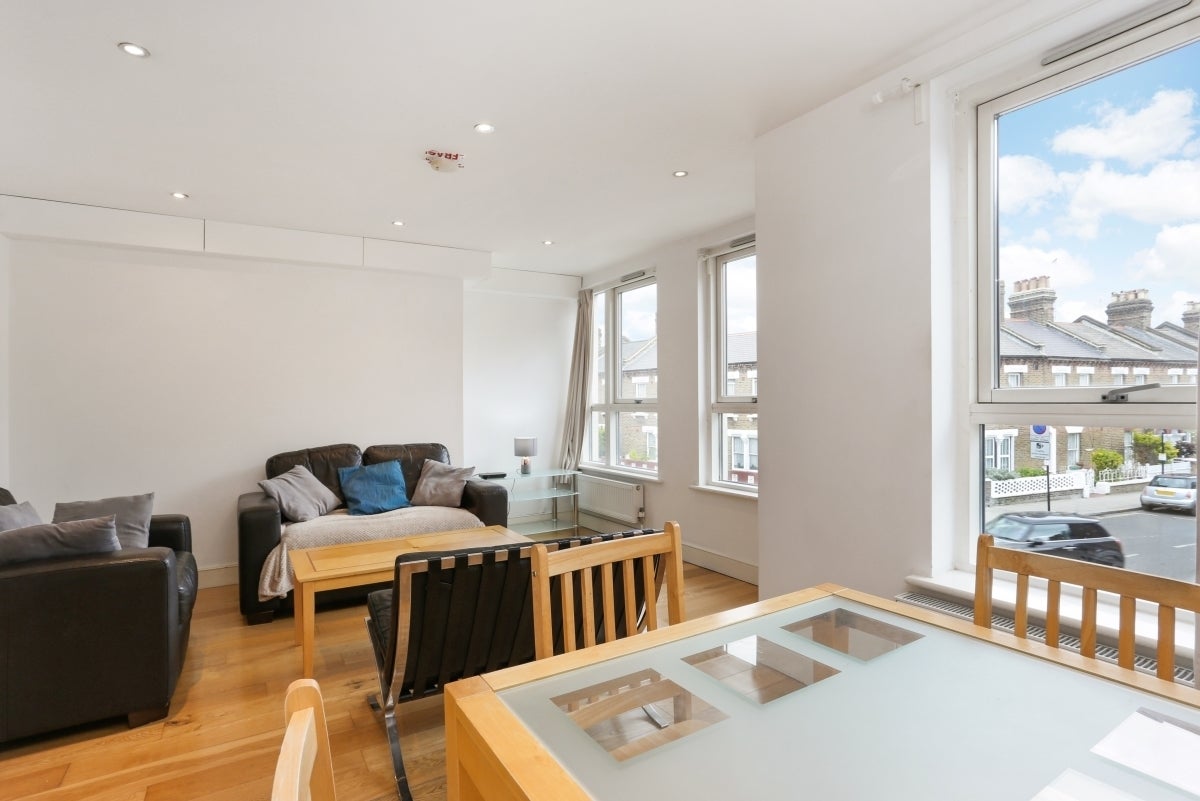 Flat Kilburn Lane in Greater London