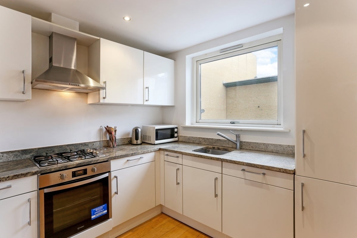 Flat Kilburn Lane in Greater London