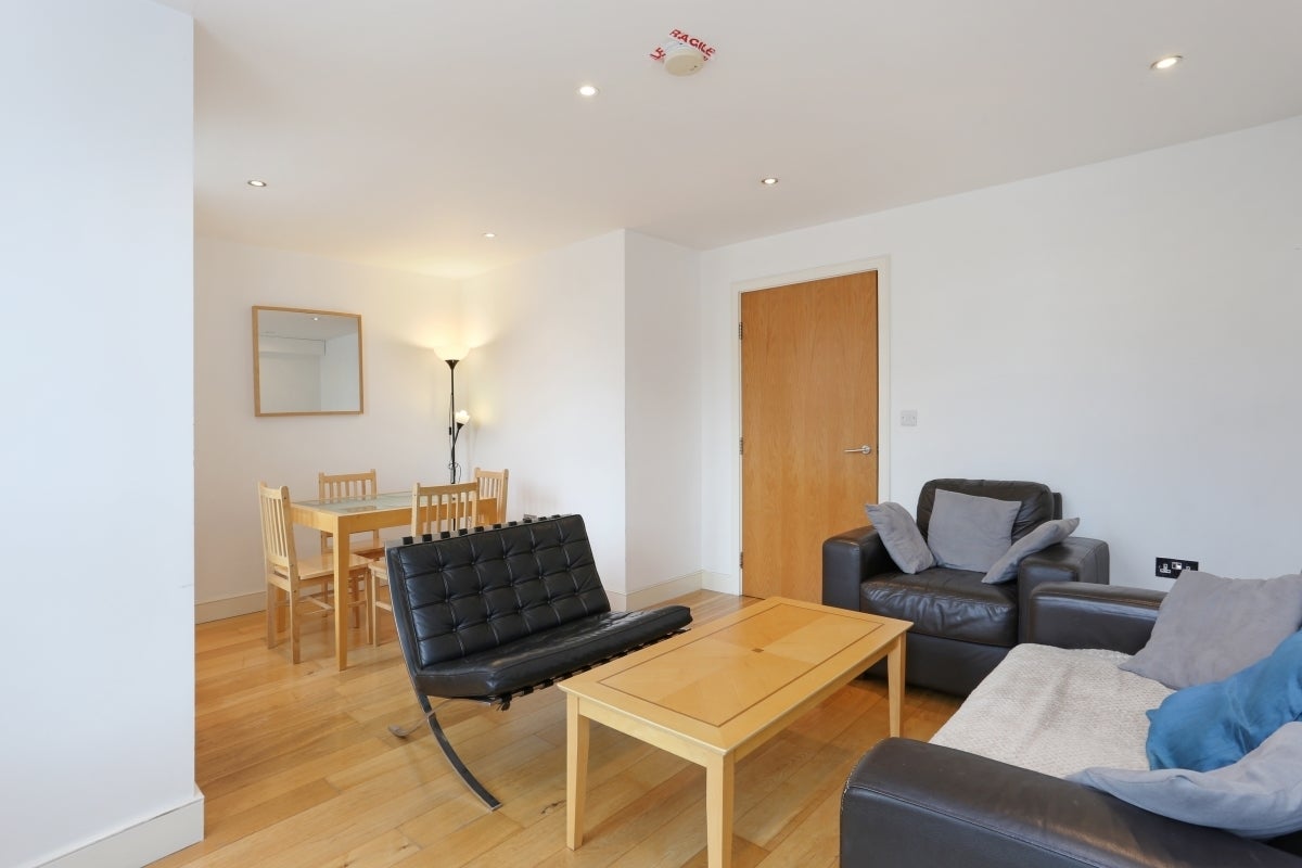 Flat Kilburn Lane in Greater London