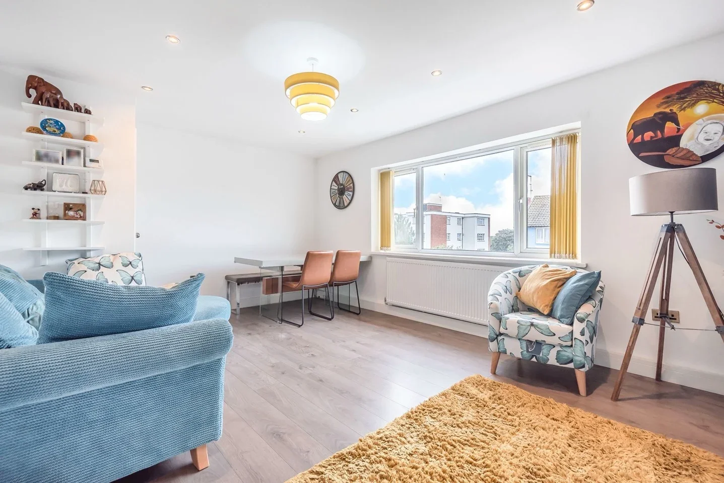 Flat Harlech Gardens in Greater London