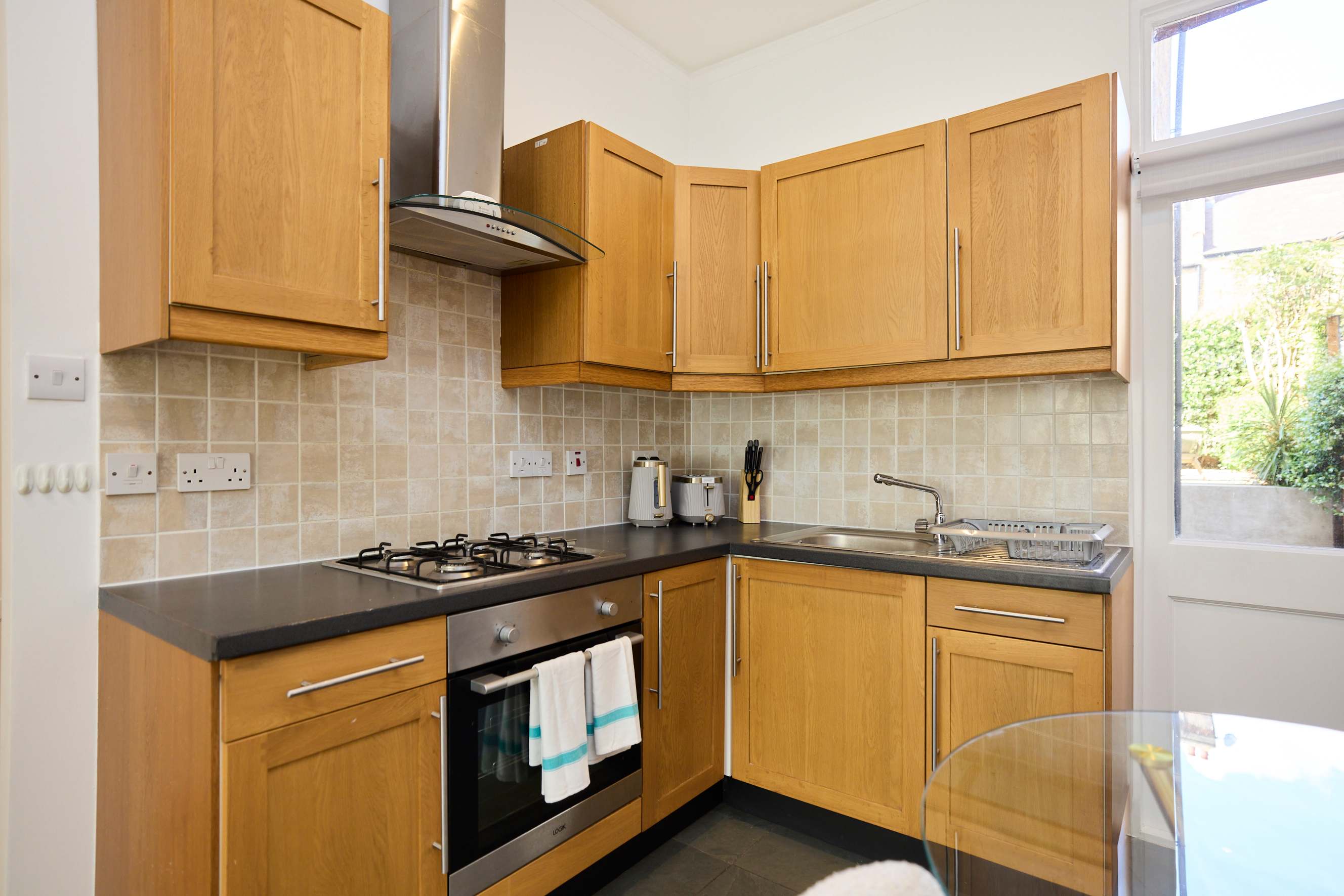 Flat Barcombe Avenue in Greater London