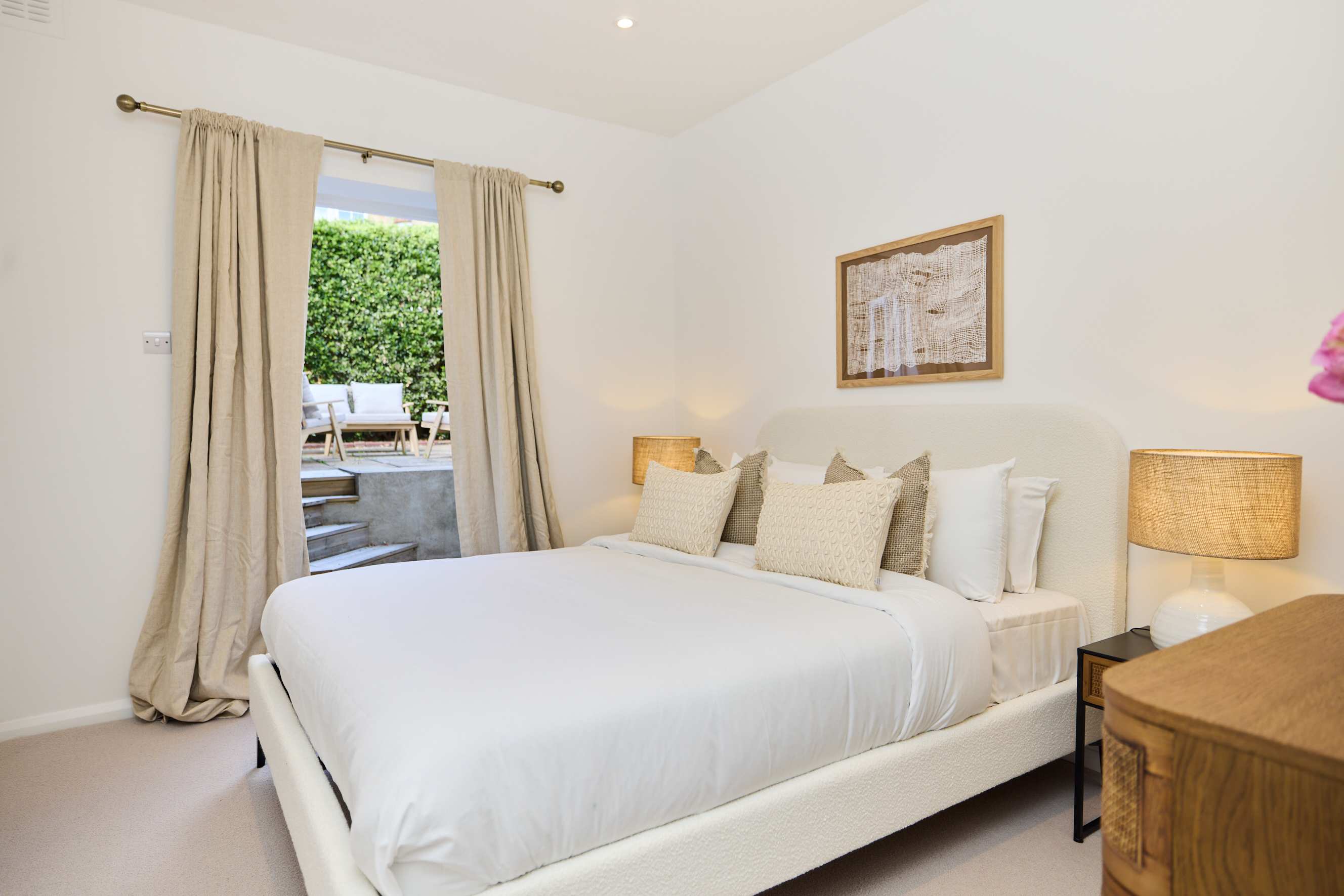 Flat Barcombe Avenue in Greater London