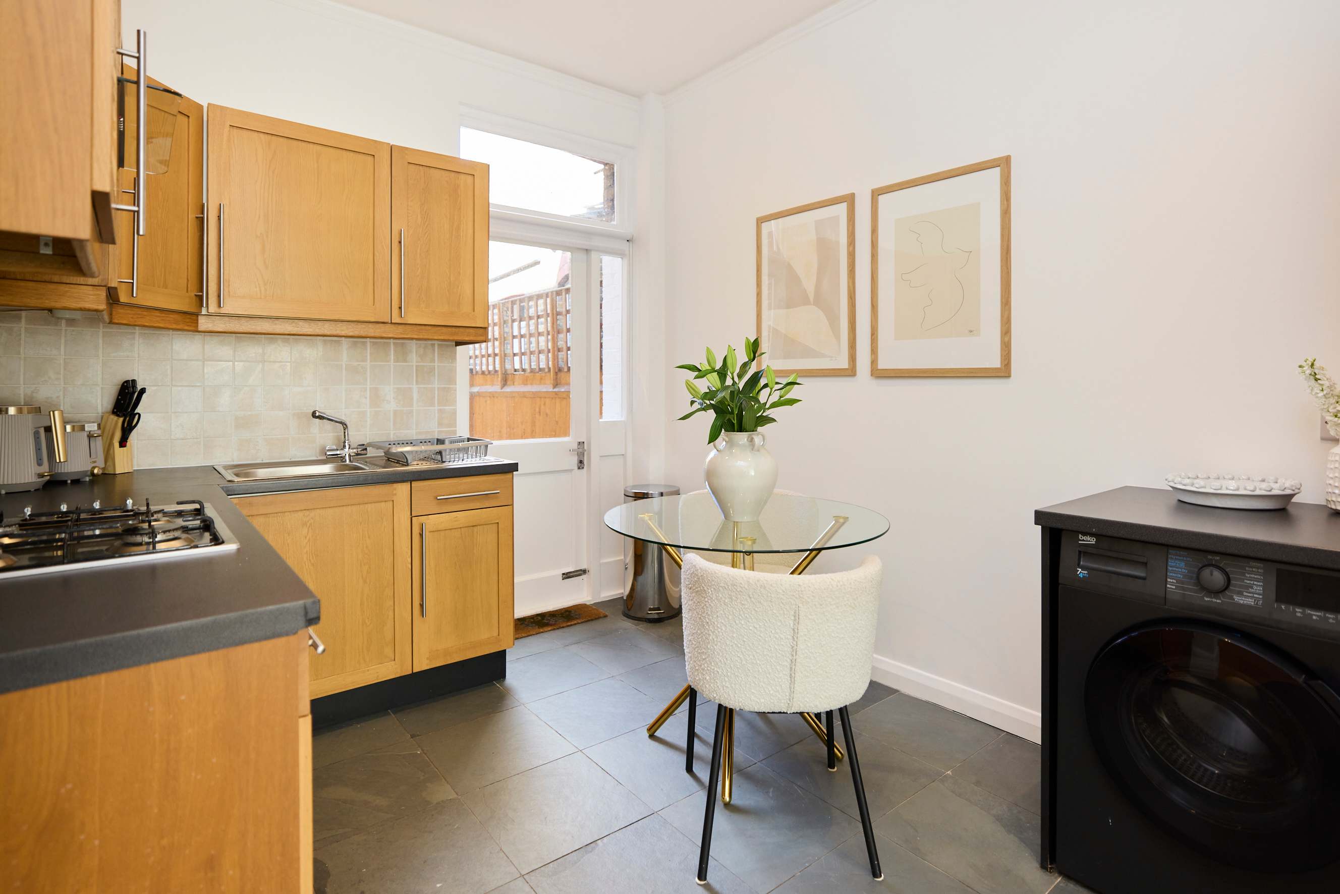 Flat Barcombe Avenue in Greater London