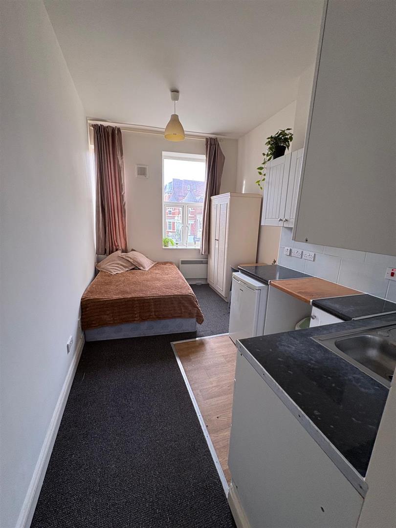 Flat West End Lane in Greater London