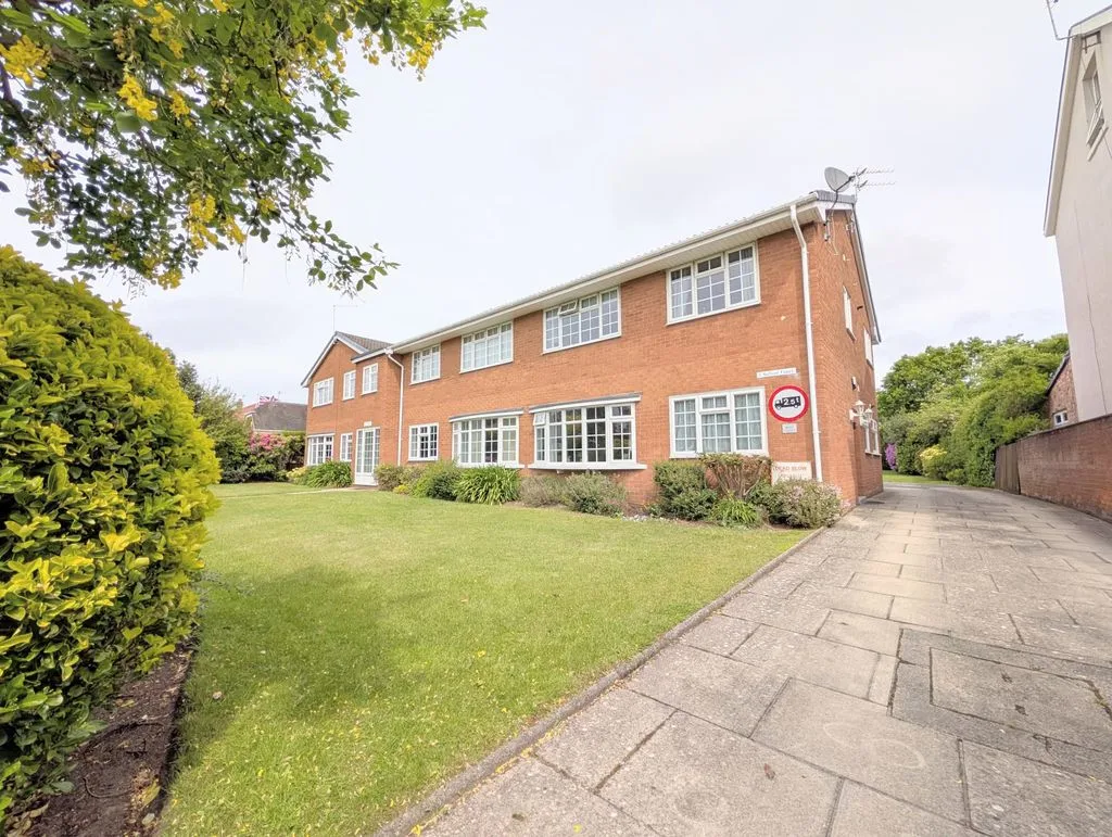 Flat Salford Road in Sefton
