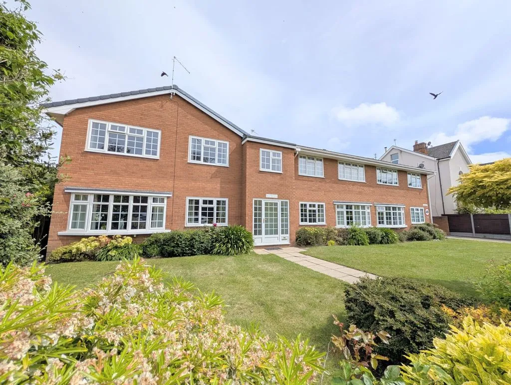 Flat Salford Road in Sefton