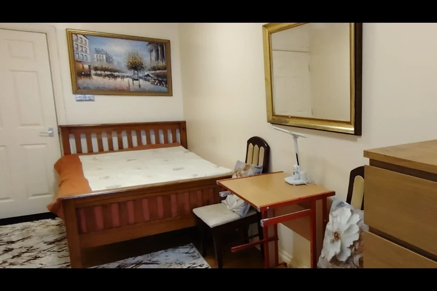 Room Holmstall Avenue in Greater London