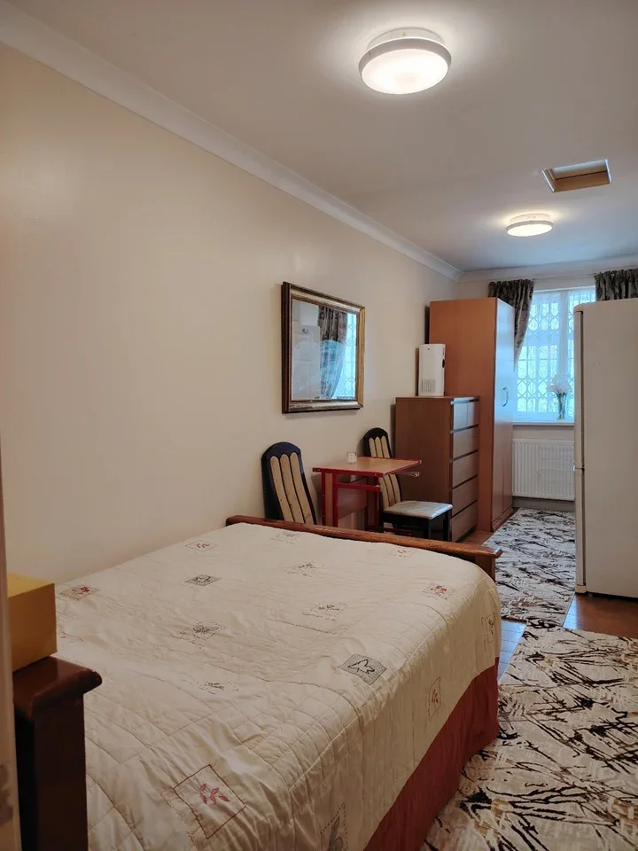 Room Holmstall Avenue in Greater London