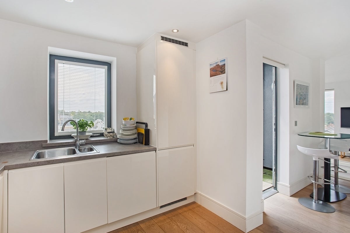 Flat Edgeley Lane in Greater London