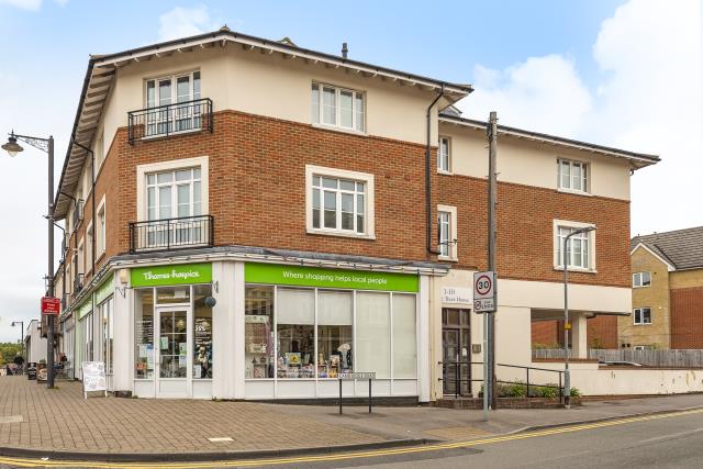 Flat Cambridge Road in Buckler's Park