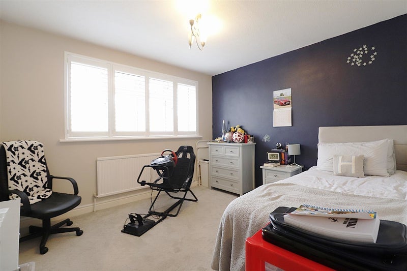 Flat Staple Close in Greater London