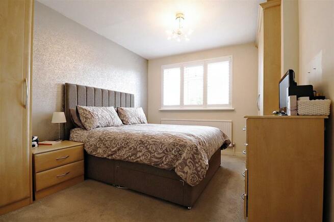Room Staple Close in Greater London