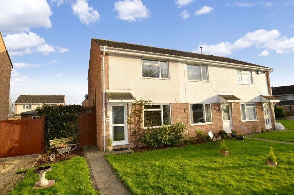 House Pine Tree Close in Bridgwater