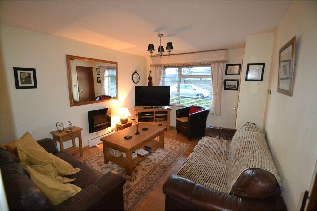 House Pine Tree Close in Bridgwater