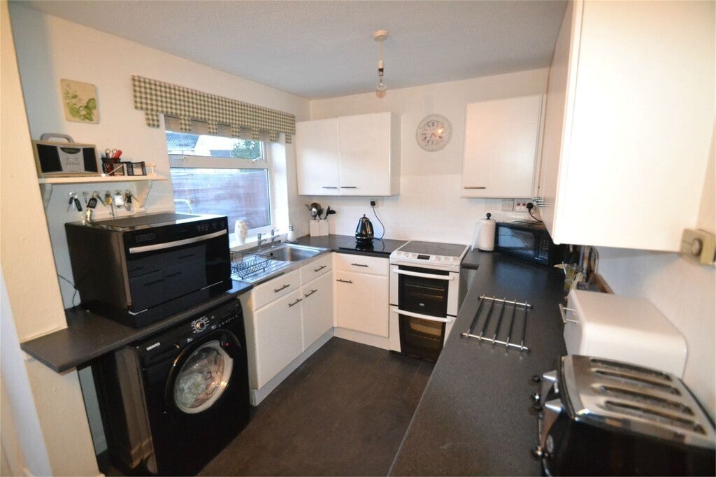 House Pine Tree Close in Bridgwater