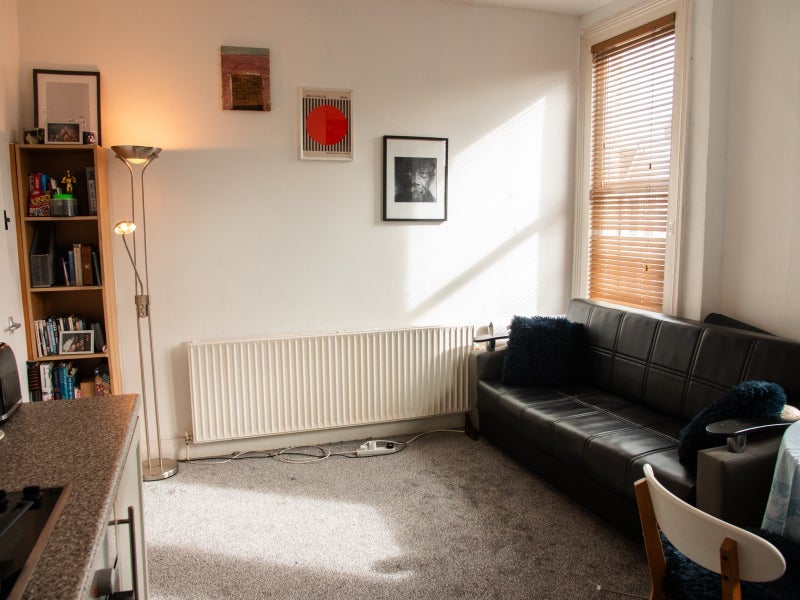 Flat Frith Road in Greater London