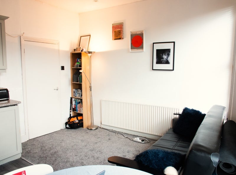 Flat Frith Road in Greater London