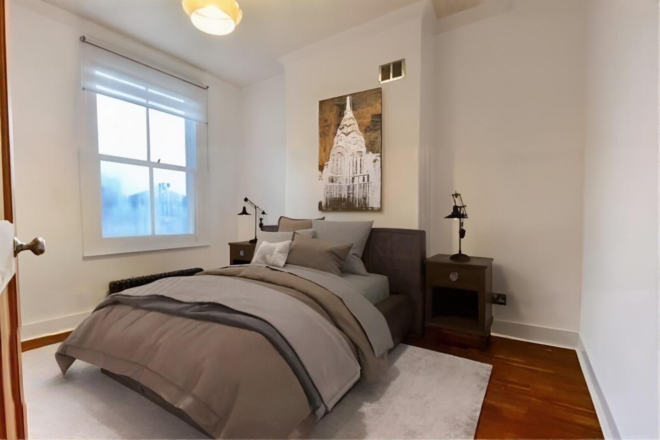 House Hotham Road in Greater London