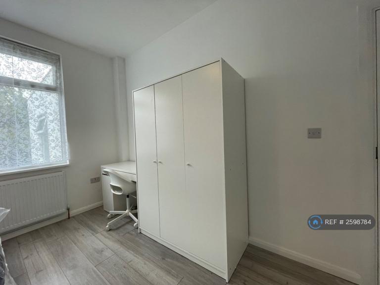 Room Fremantle Road in Greater London