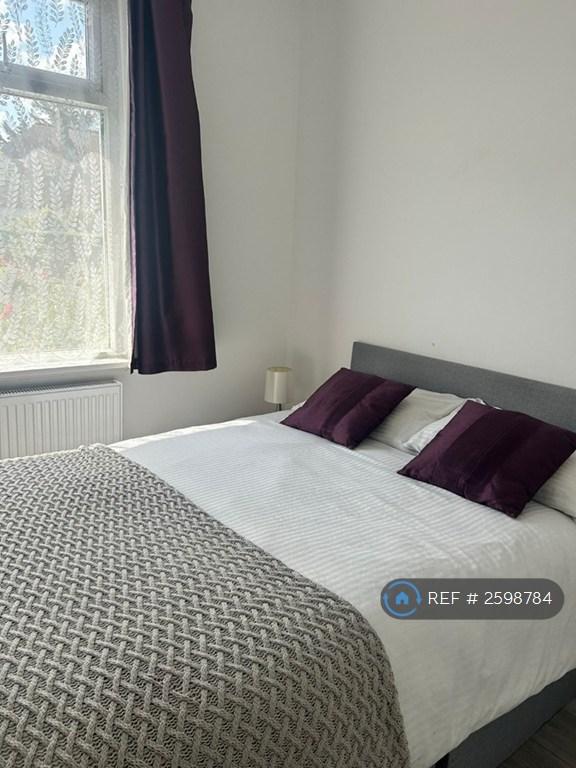 Room Fremantle Road in Greater London