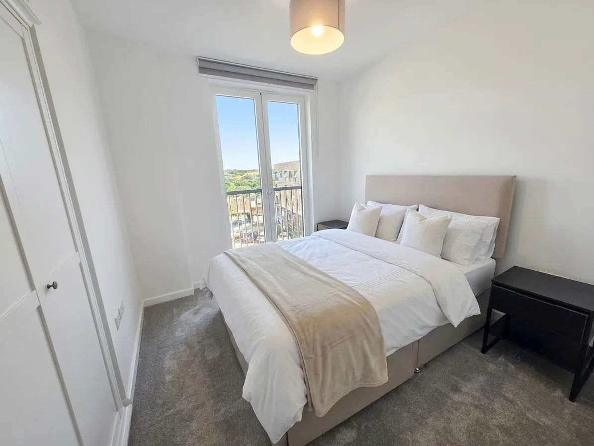 Flat Cornforth Lane in Greater London