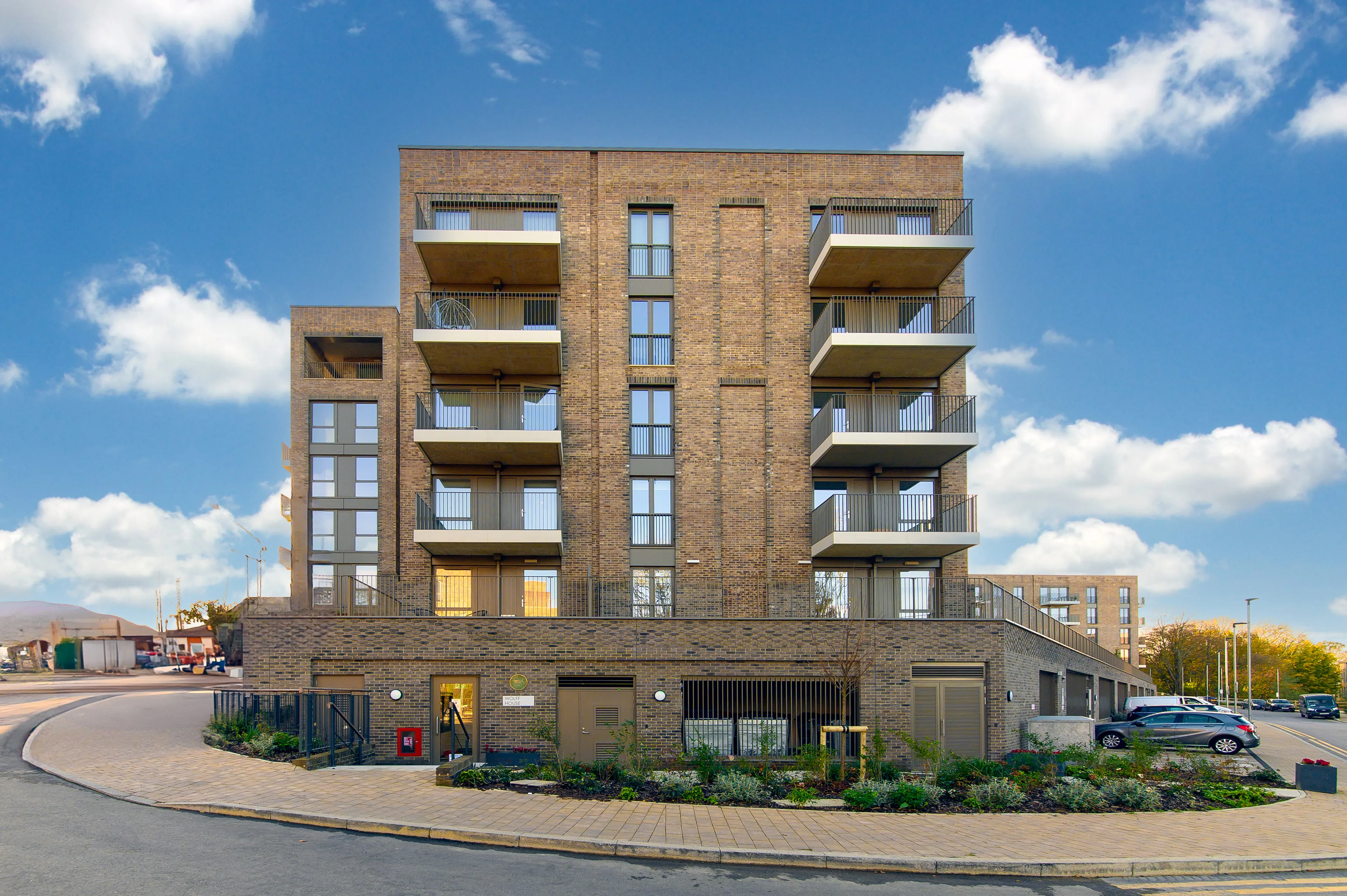 Flat Cornforth Lane in Greater London