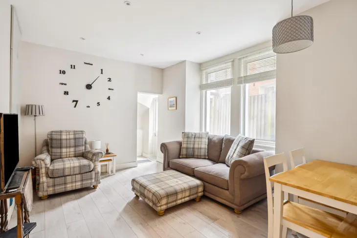 Flat Coverton Road in Greater London