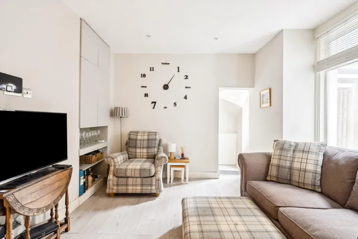 Flat Coverton Road in Greater London