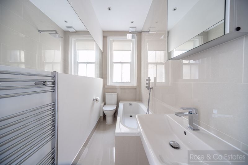 Flat Greencroft Gardens in Greater London